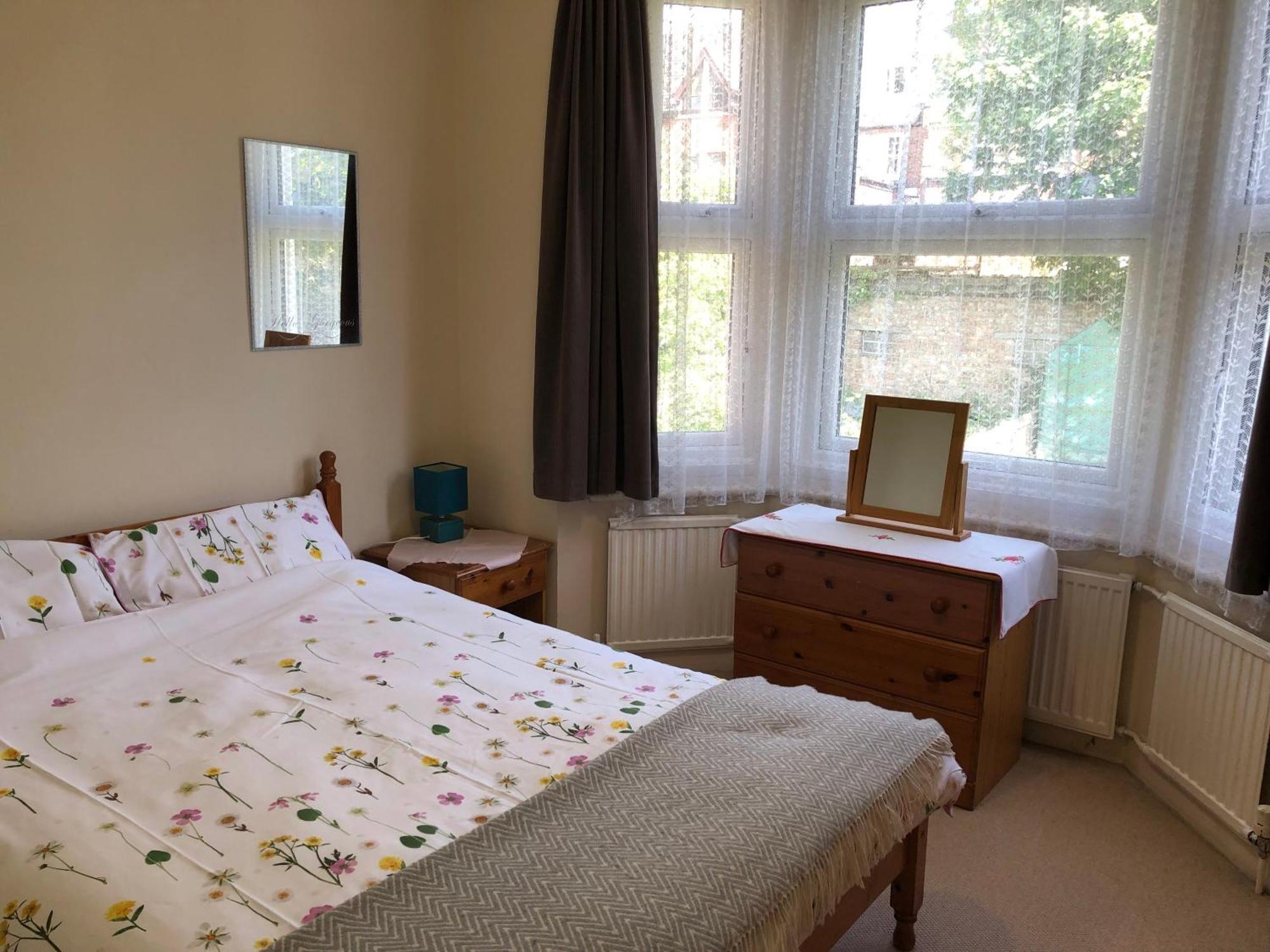 Spacious West London 2 Bedroom Apartment Londres Exterior foto