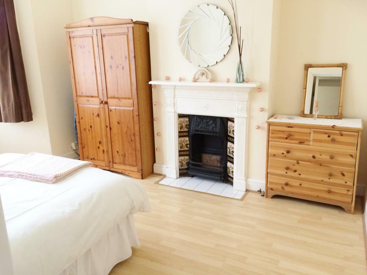Spacious West London 2 Bedroom Apartment Londres Exterior foto