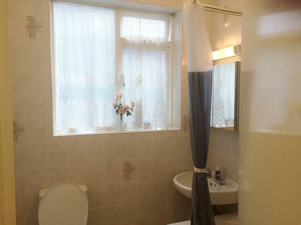 Spacious West London 2 Bedroom Apartment Londres Exterior foto